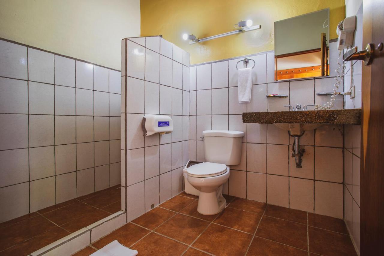Hotel La Hacienda Quesada  外观 照片
