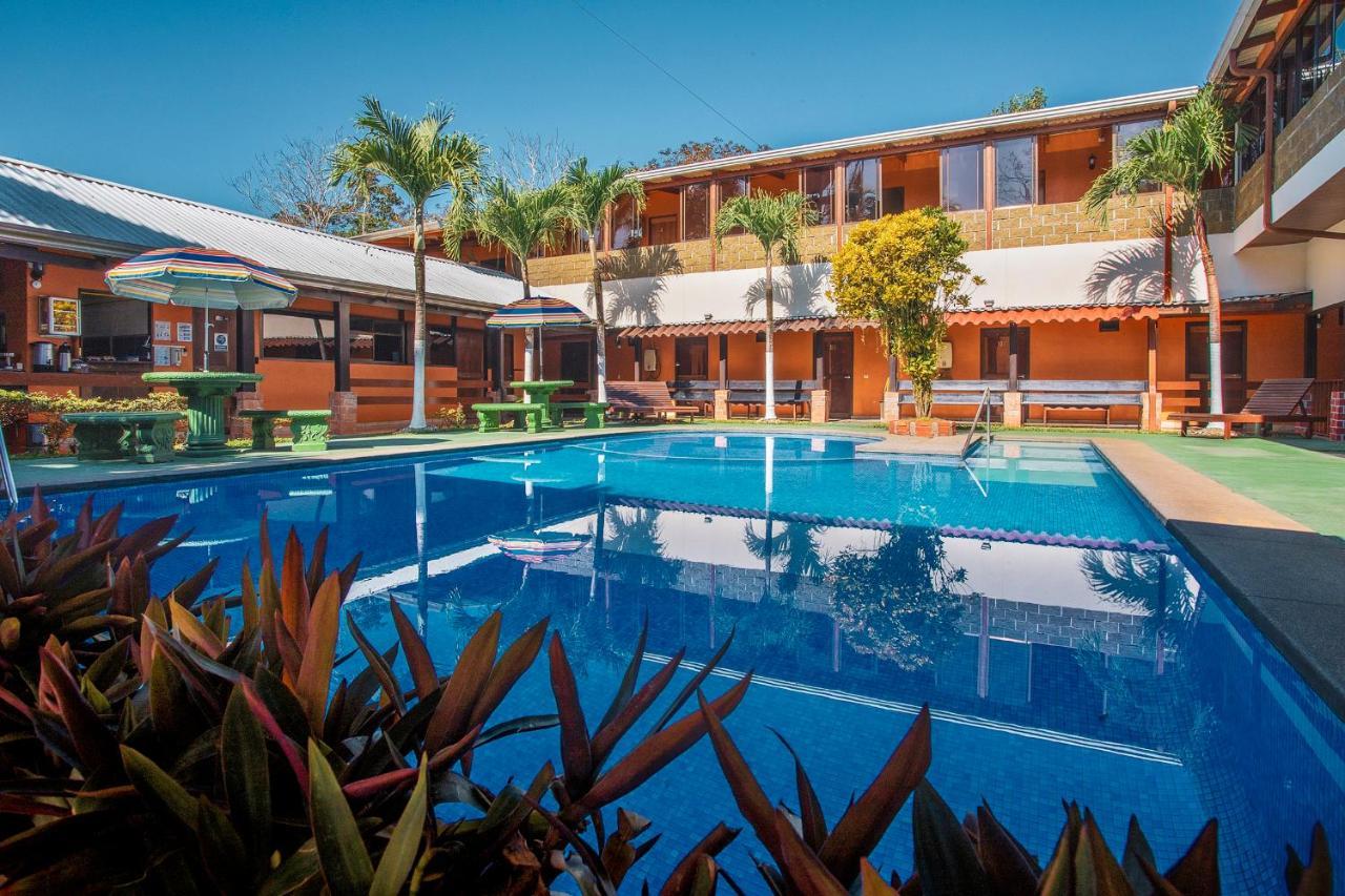 Hotel La Hacienda Quesada  外观 照片