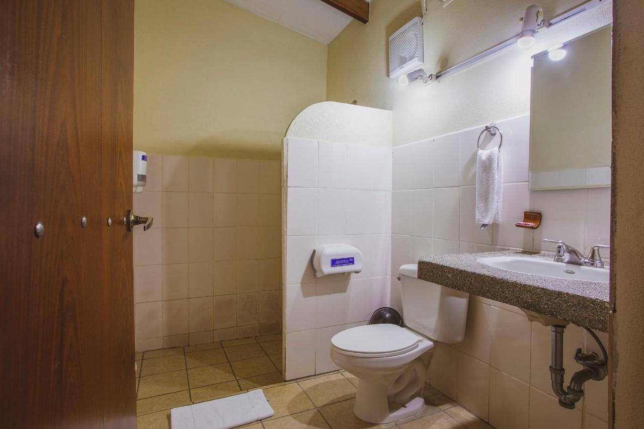Hotel La Hacienda Quesada  外观 照片