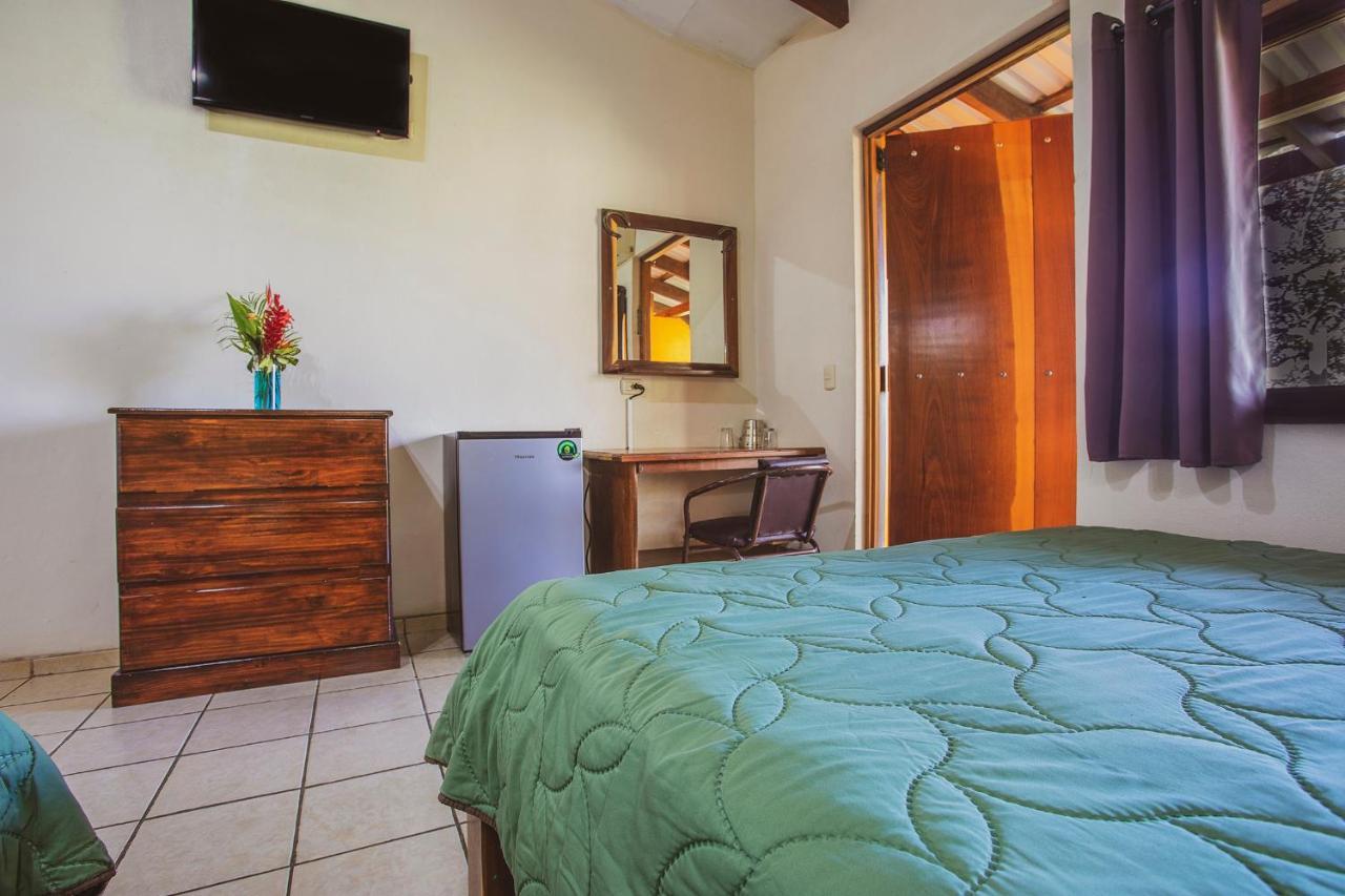 Hotel La Hacienda Quesada  外观 照片