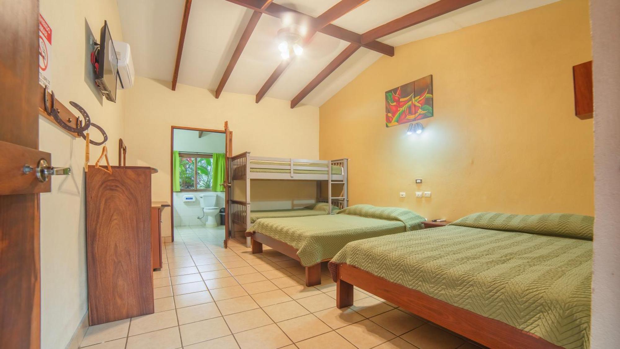 Hotel La Hacienda Quesada  外观 照片