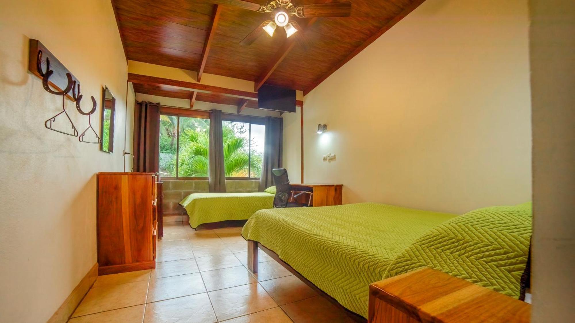 Hotel La Hacienda Quesada  外观 照片