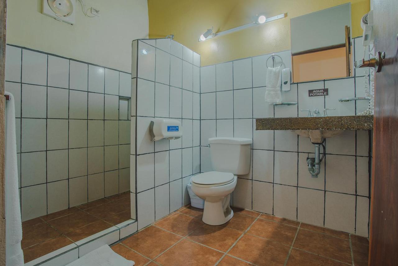 Hotel La Hacienda Quesada  外观 照片